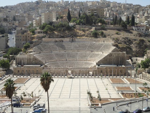 المدرج الروماني عمان